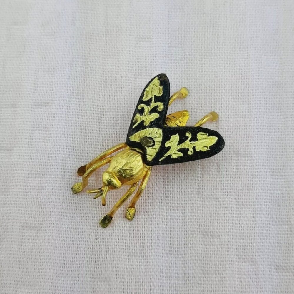 Vintage Damascene Art Spanish Fly Pin Brooch Bug Insect Gold Black Tone Small 1"